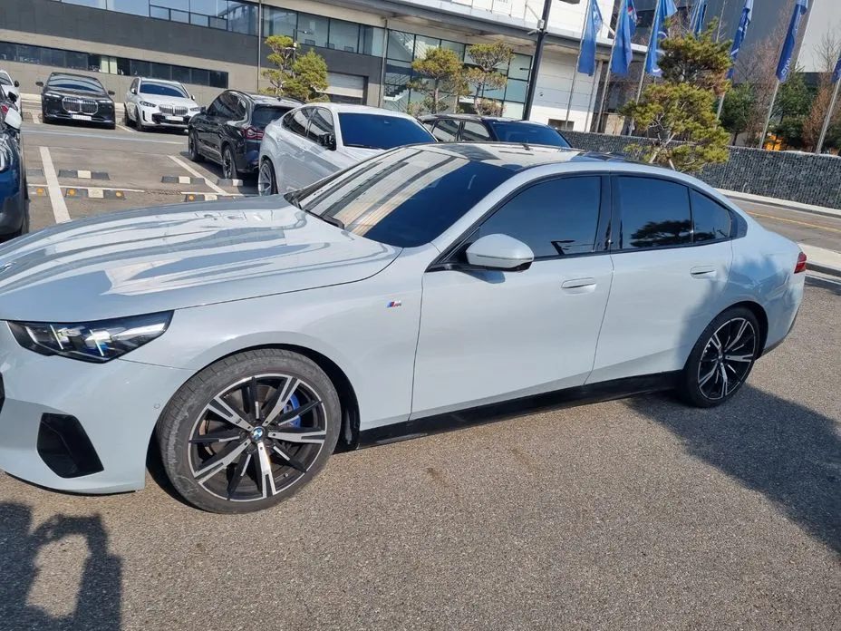 BMW 5-Series 2024 из KR, фото 5