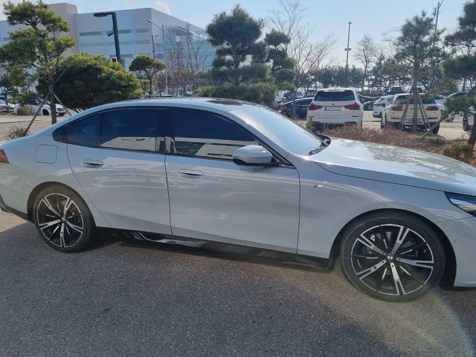 BMW 5-Series 2024 из KR, фото 8