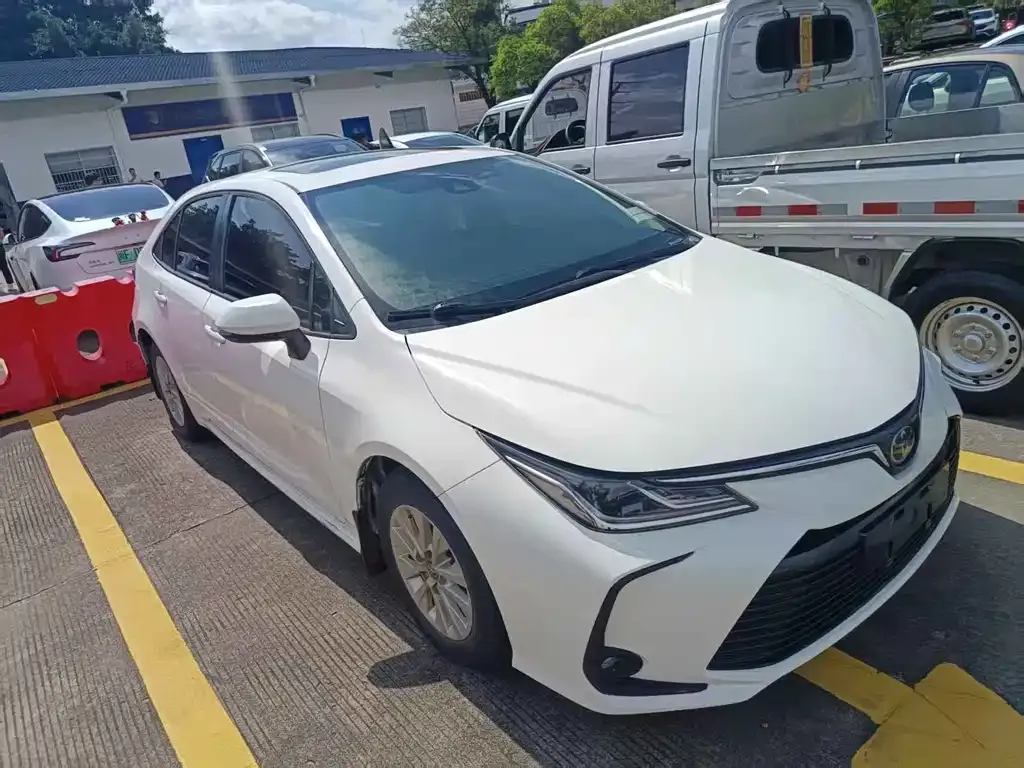 Toyota Corolla — фото 1