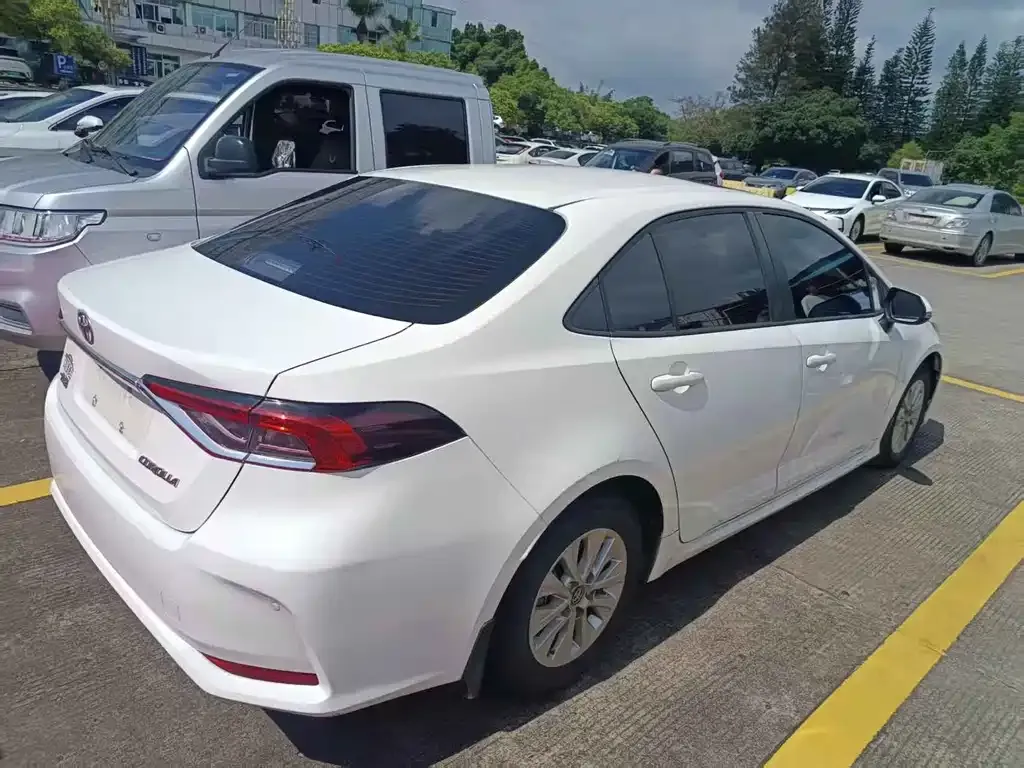 Toyota Corolla — фото 9