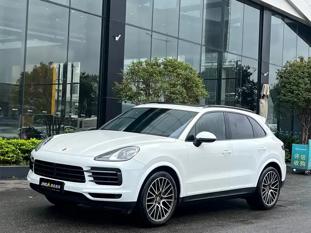 Porsche Cayenne — фото 1