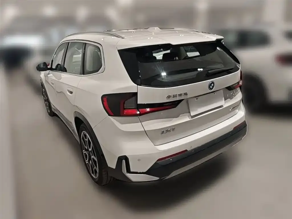BMW iX1 2024 из CN, фото 3