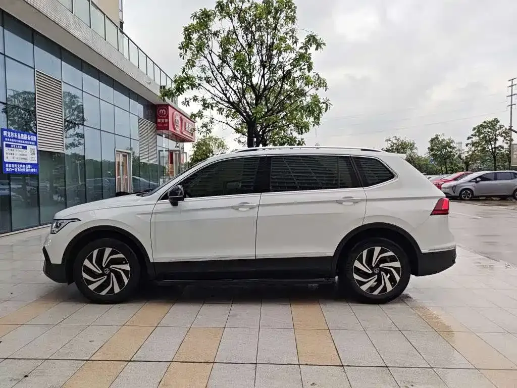 Volkswagen Tiguan L — фото 7