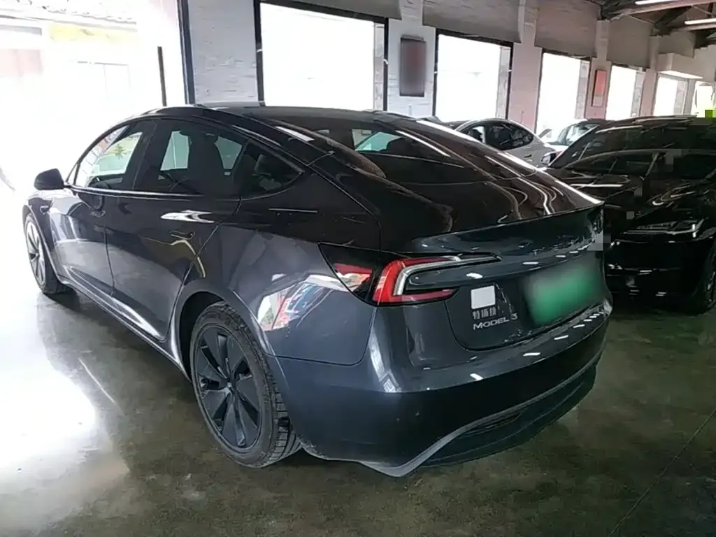 Tesla Model 3 — фото 9
