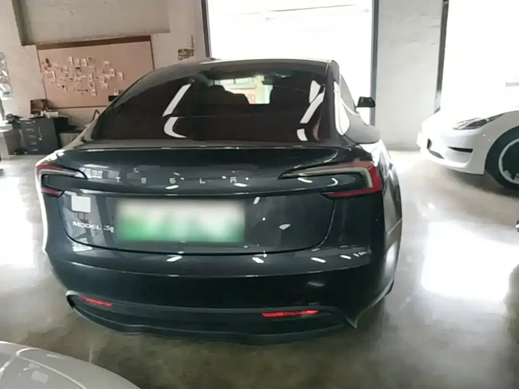 Tesla Model 3 — фото 4