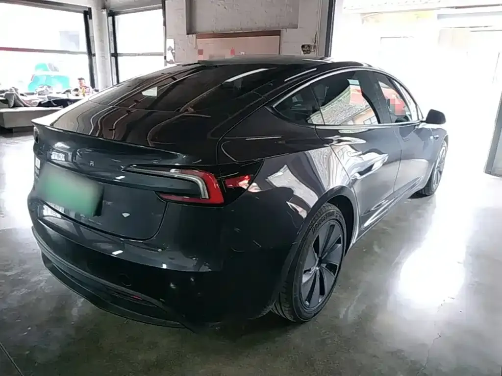 Tesla Model 3 — фото 7