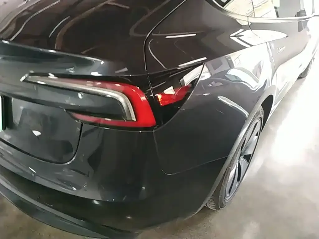 Tesla Model 3 — фото 3