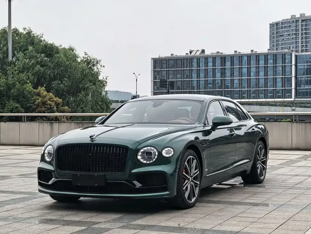 Bentley Flying Spur — фото 1