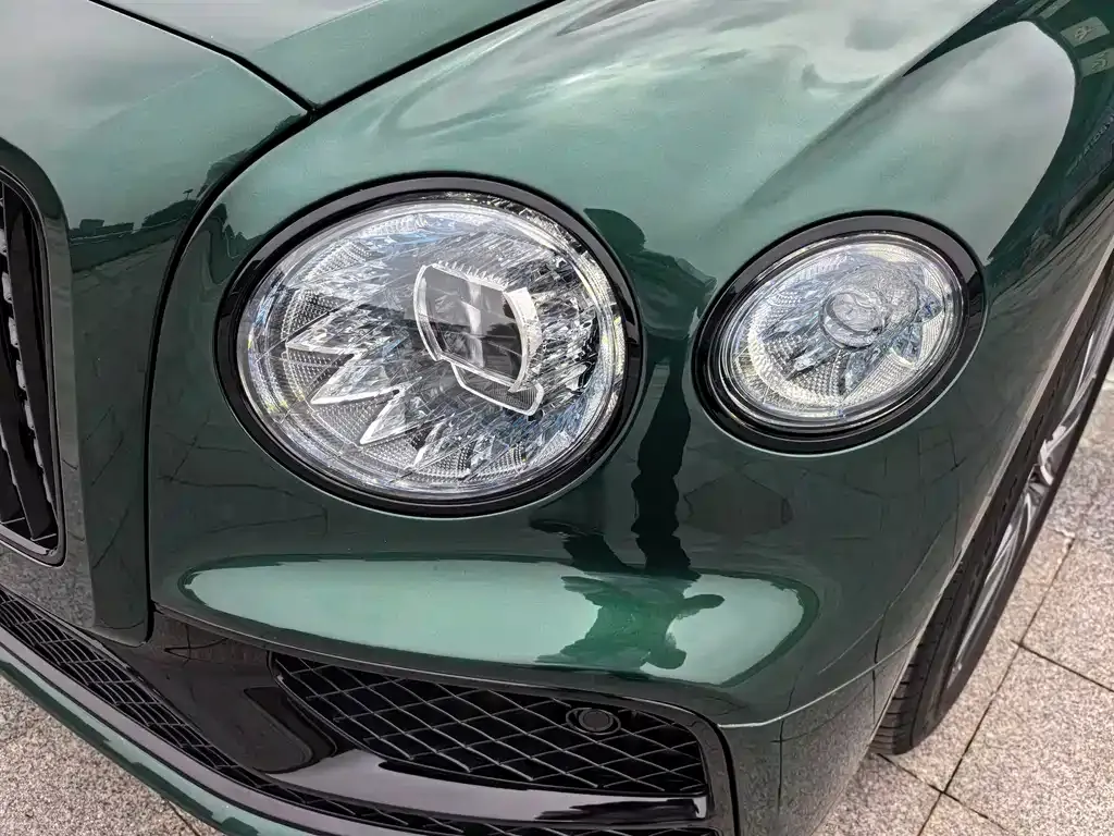 Bentley Flying Spur — фото 3