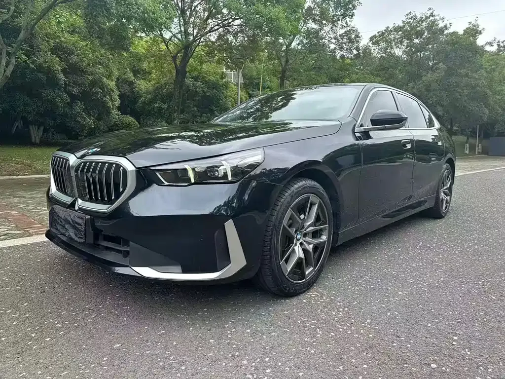 BMW 5 Series — фото 1