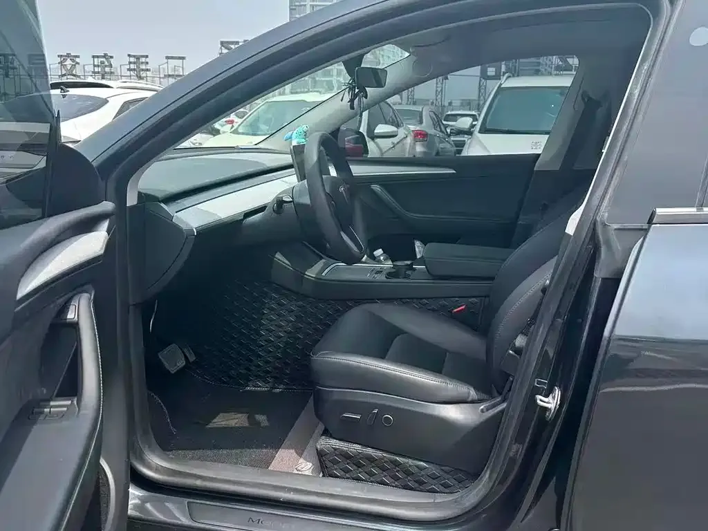 Tesla Model Y — фото 2