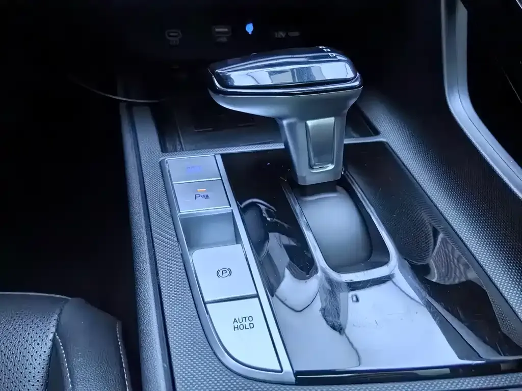 Hyundai Elantra — фото 9