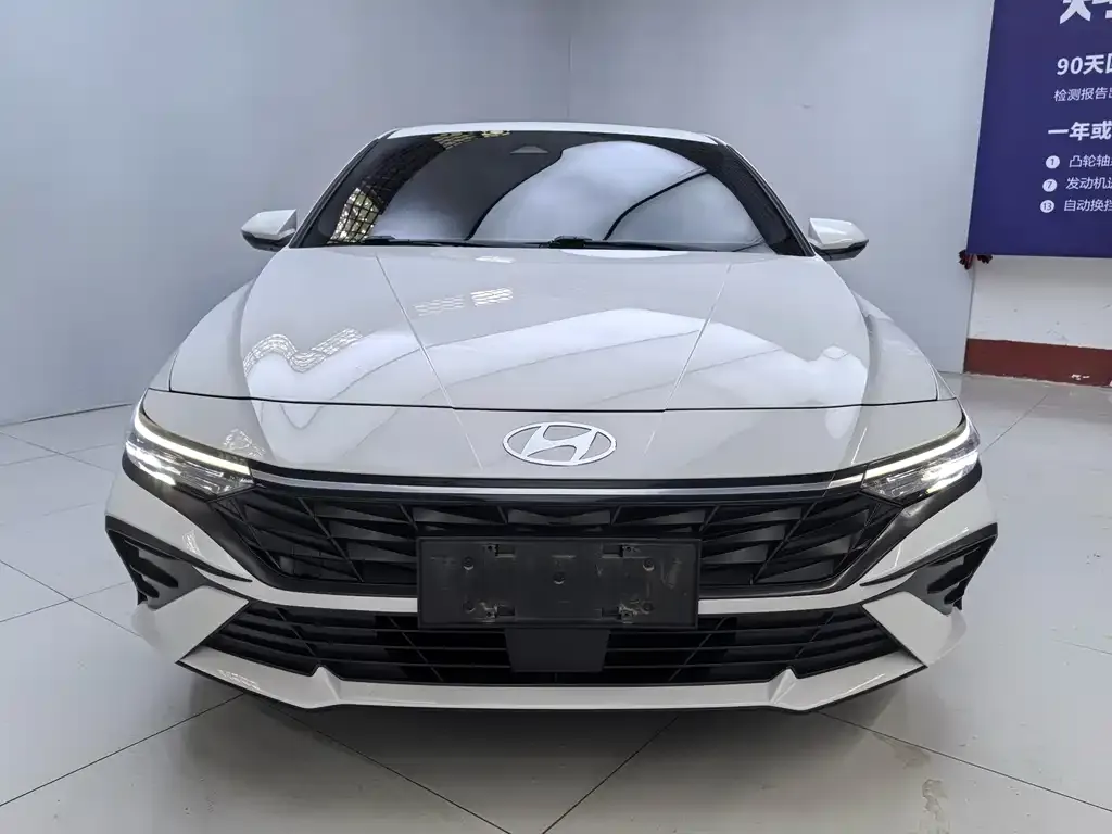 Hyundai Elantra — фото 10