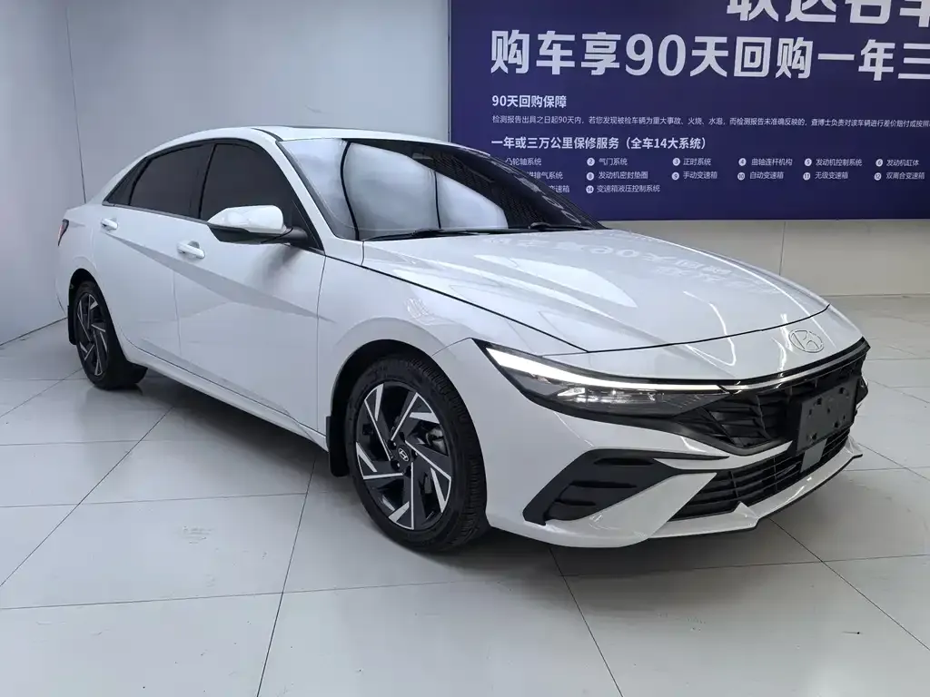 Hyundai Elantra — фото 3