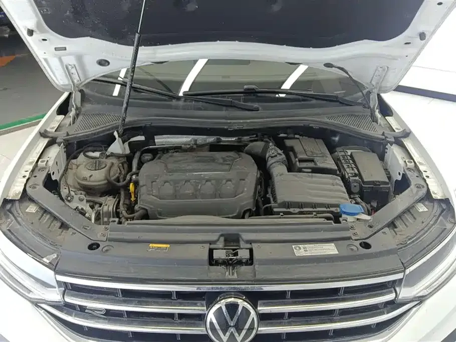 Volkswagen Tiguan L — фото 10