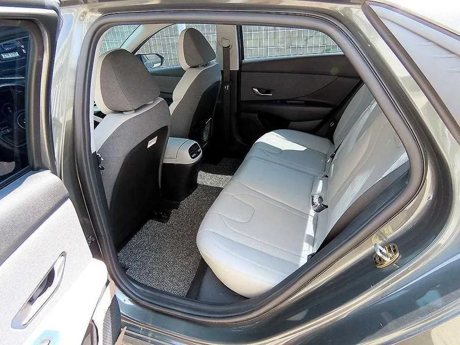 Hyundai AVANTE — фото 4