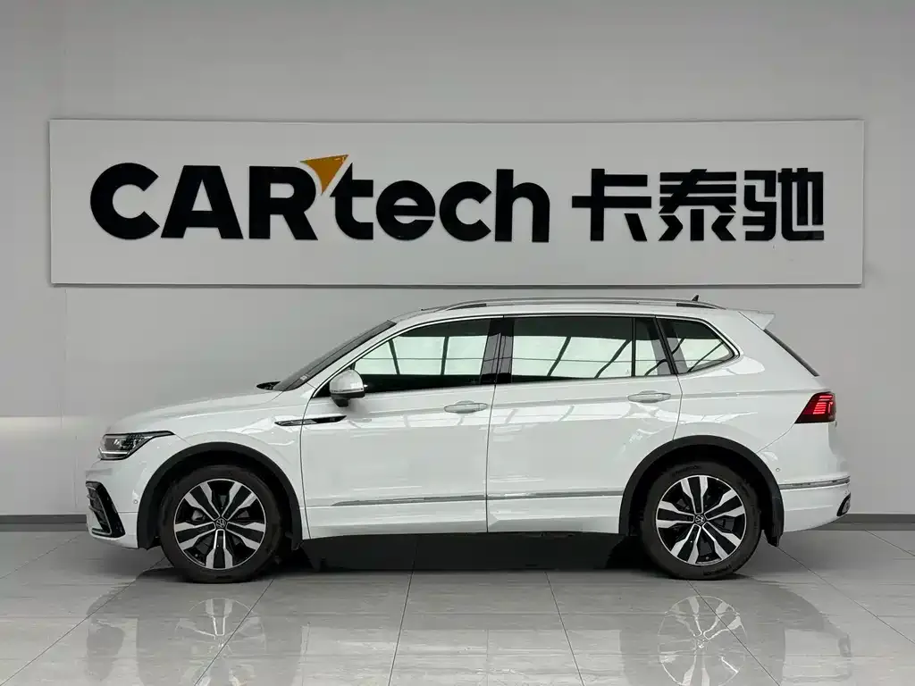 Volkswagen Tiguan L — фото 2