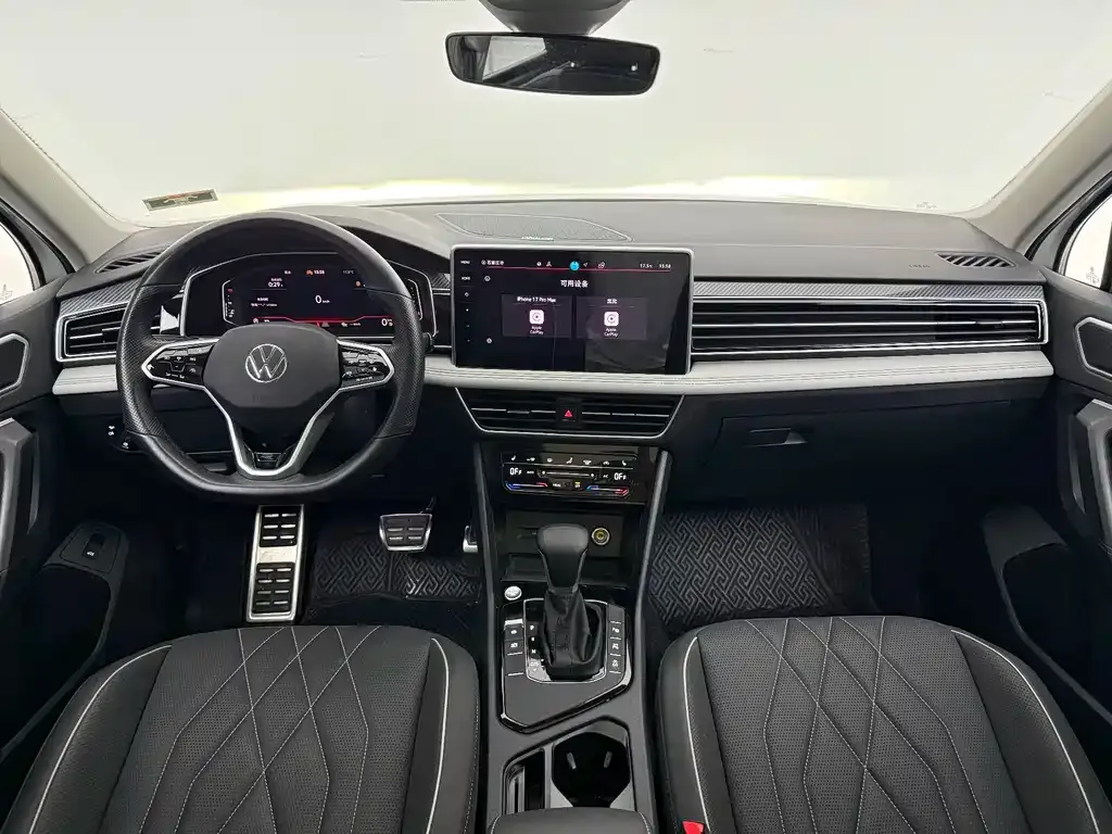 Volkswagen Tiguan L — фото 10