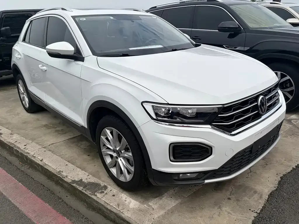 Volkswagen T-Roc — фото 9