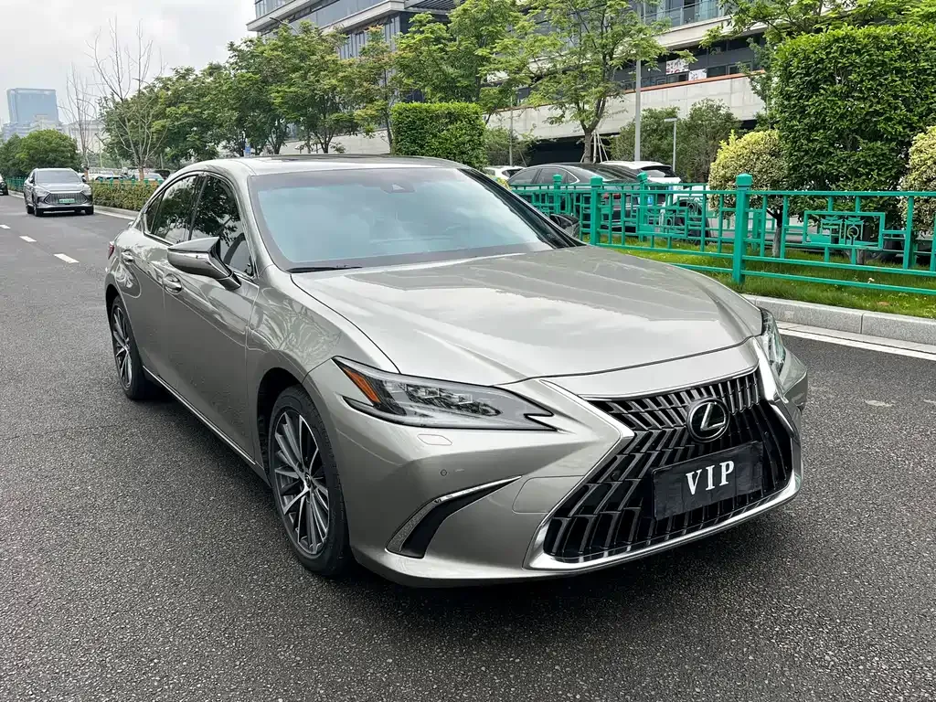 Lexus ES — фото 10