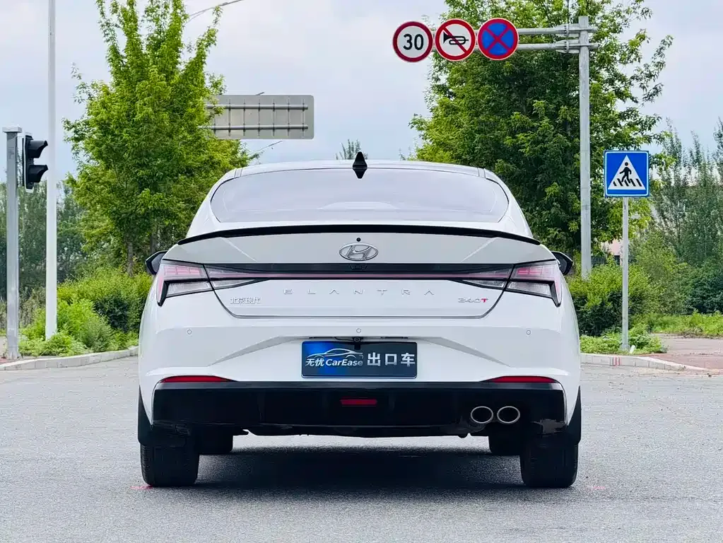 Hyundai Elantra — фото 9