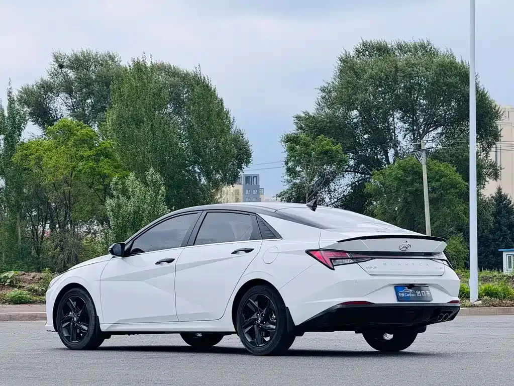 Hyundai Elantra — фото 7