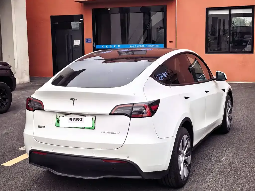 Tesla Model Y — фото 7