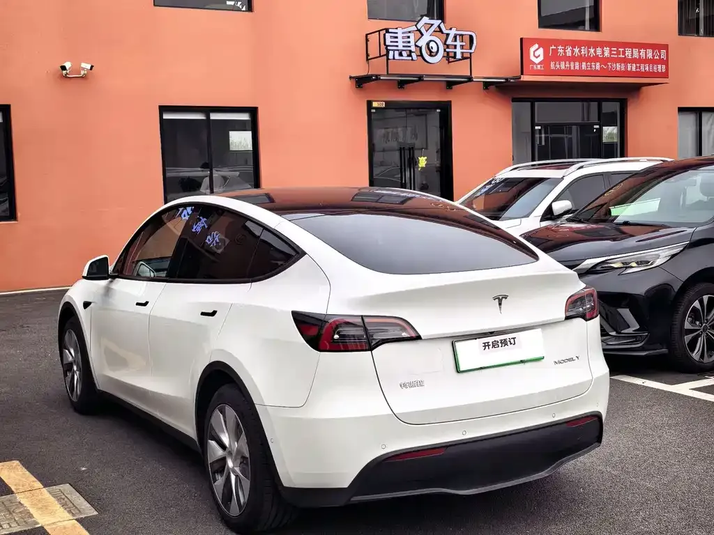 Tesla Model Y — фото 4