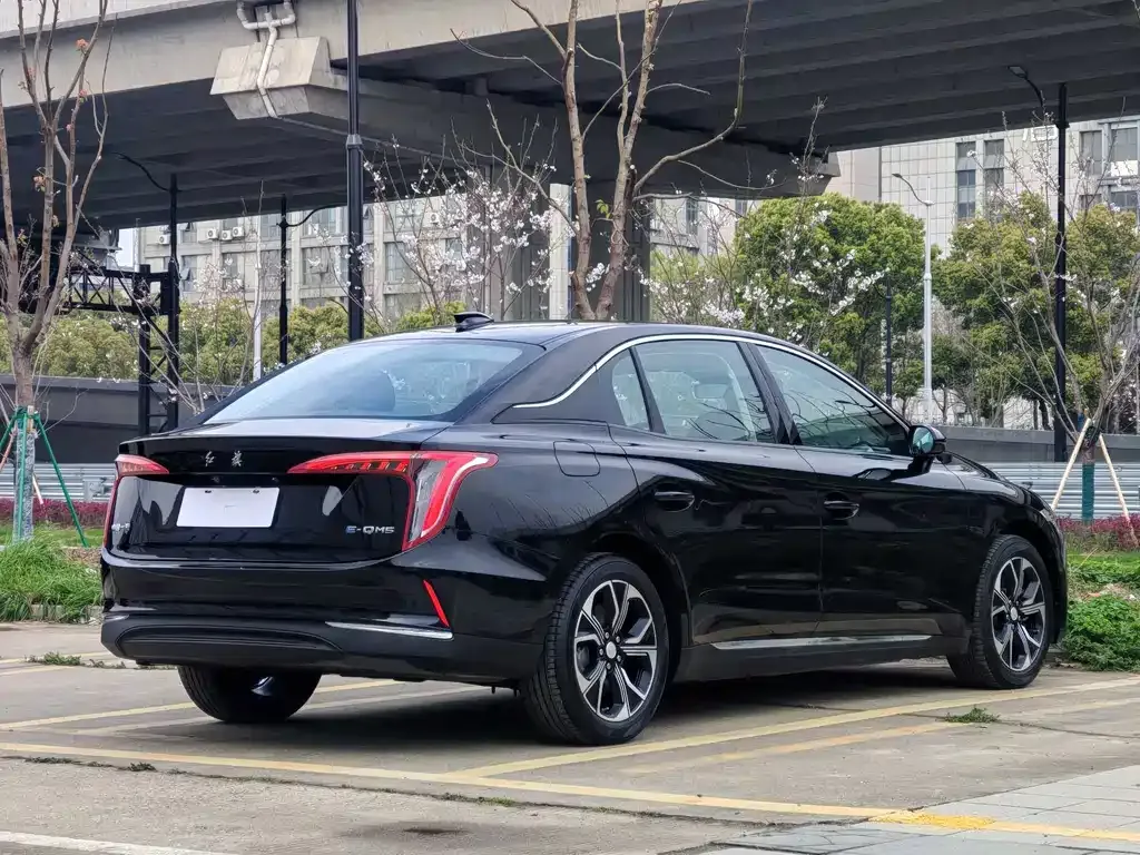 Hongqi E-QM5 — фото 9