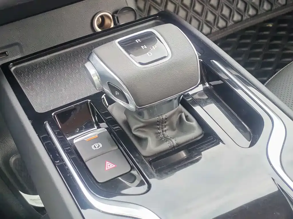 Hongqi E-QM5 — фото 3