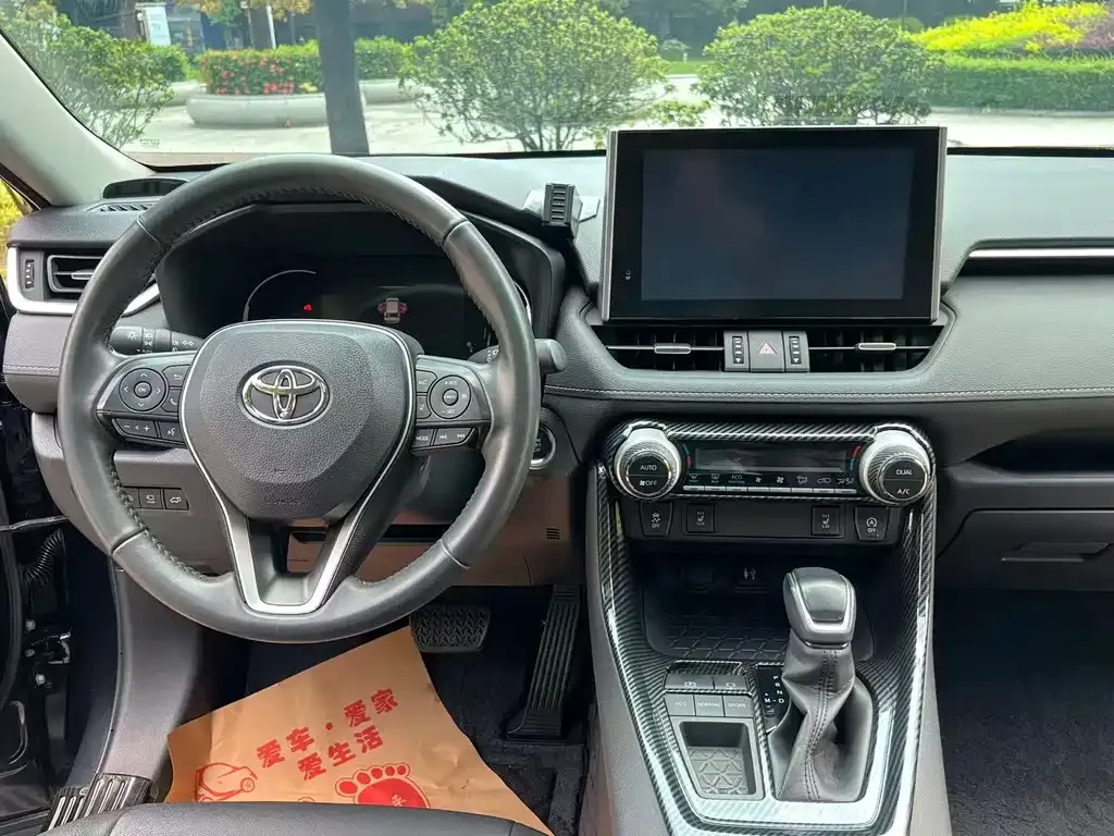 Toyota RAV4 — фото 4