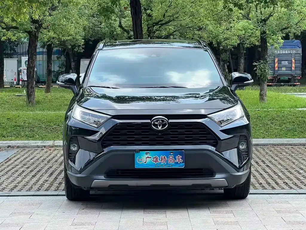 Toyota RAV4 — фото 7