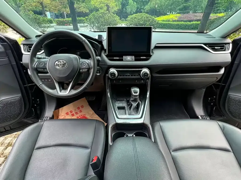 Toyota RAV4 — фото 9