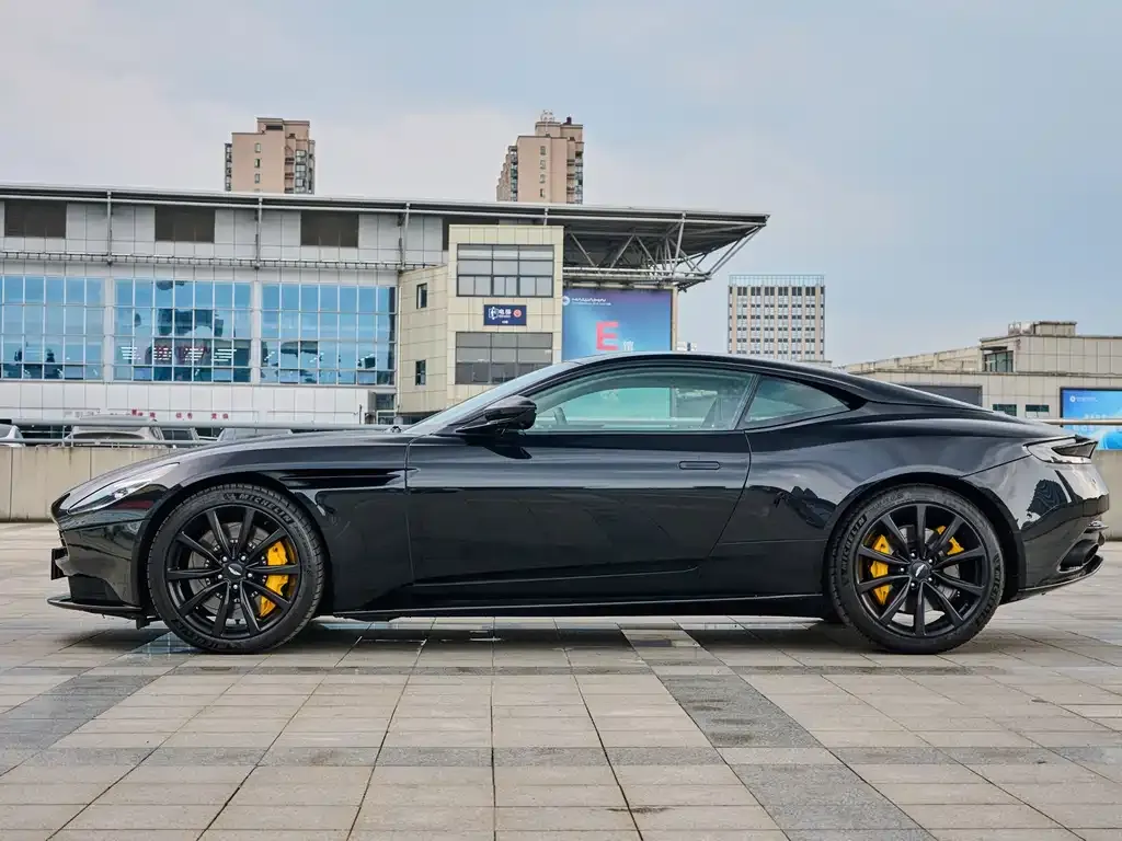 Aston Martin DB11 2021 из CN, фото 2