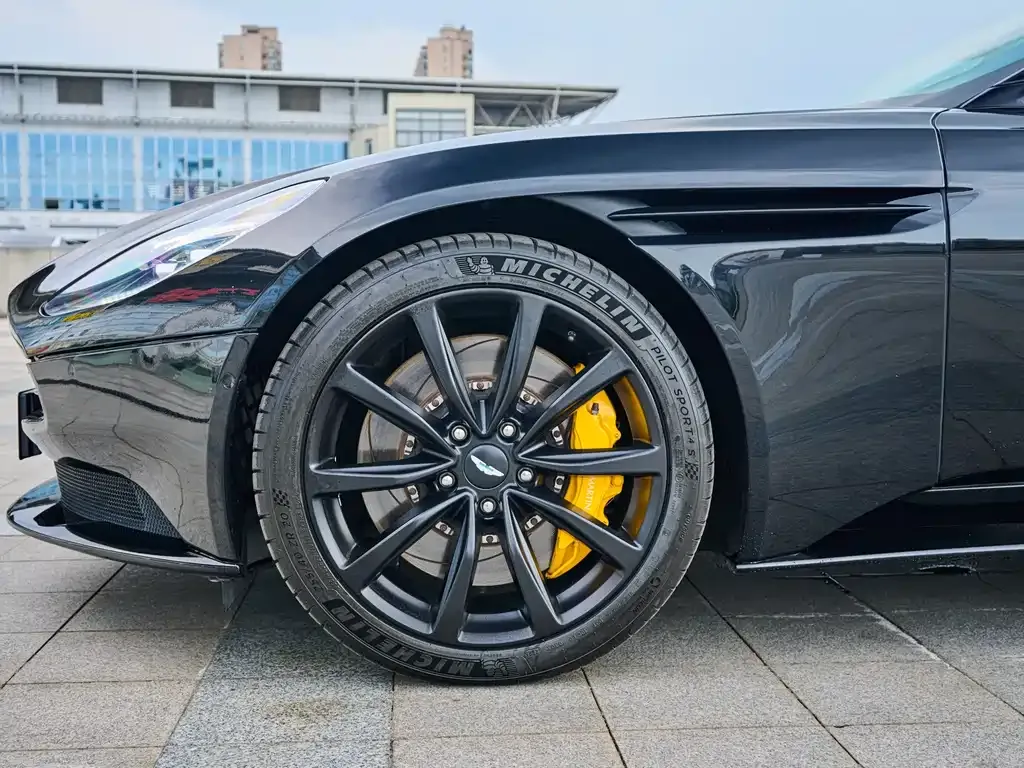 Aston Martin DB11 2021 из CN, фото 5