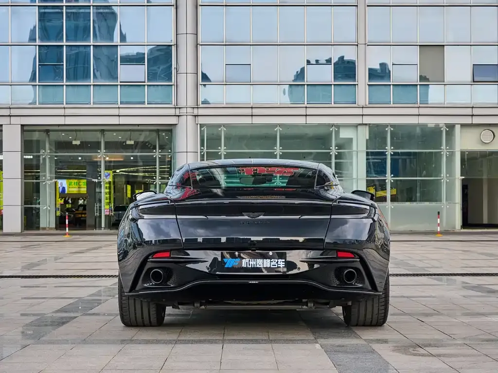 Aston Martin DB11 2021 из CN, фото 8