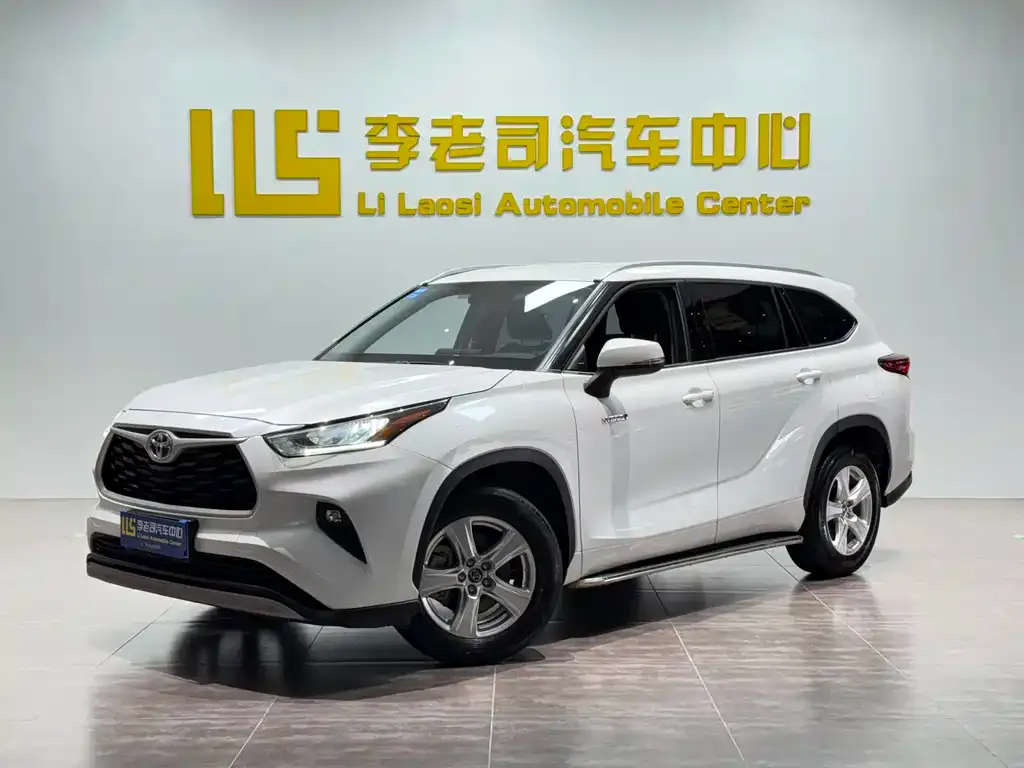 Toyota Highlander — фото 1