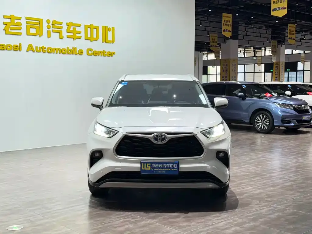 Toyota Highlander — фото 10