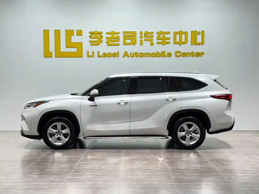 Toyota Highlander — фото 2