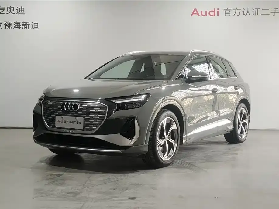 Audi Q4 e-tron — фото 1