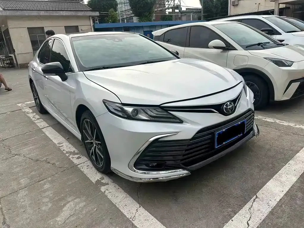Toyota Camry — фото 9