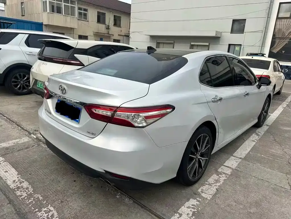 Toyota Camry — фото 5