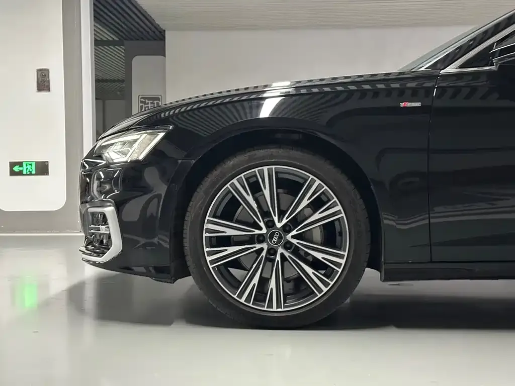 Audi A6L — фото 5
