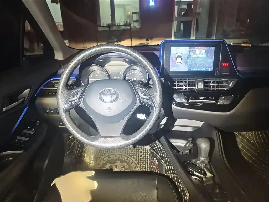 Toyota C-HR — фото 10