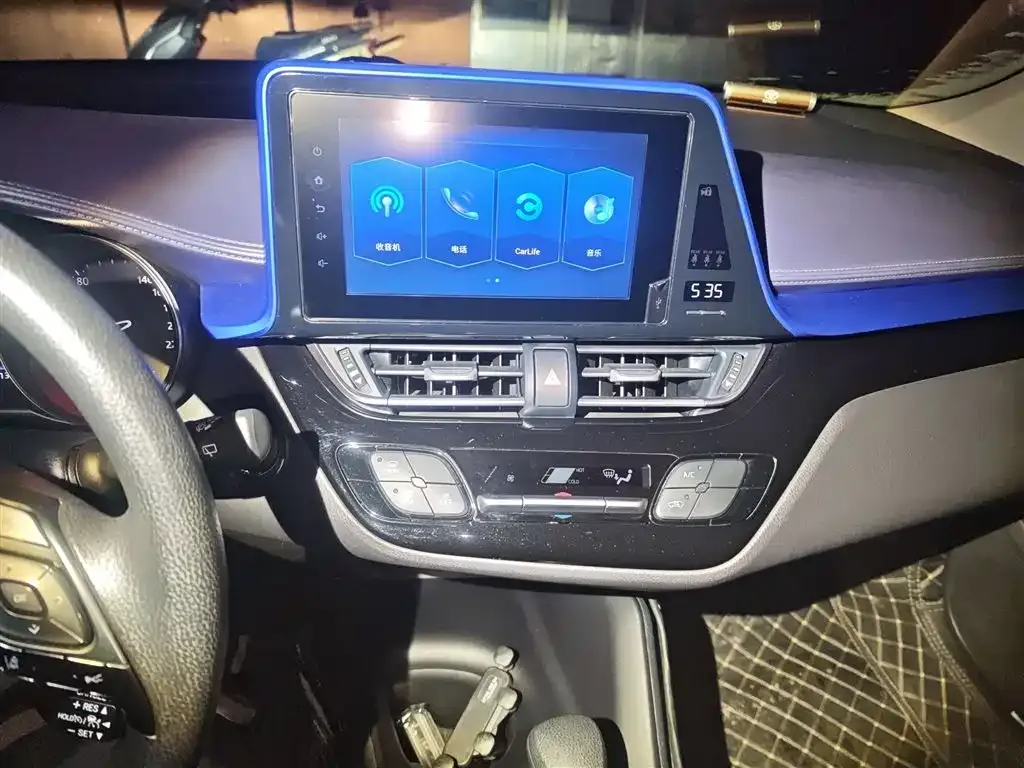 Toyota C-HR — фото 8