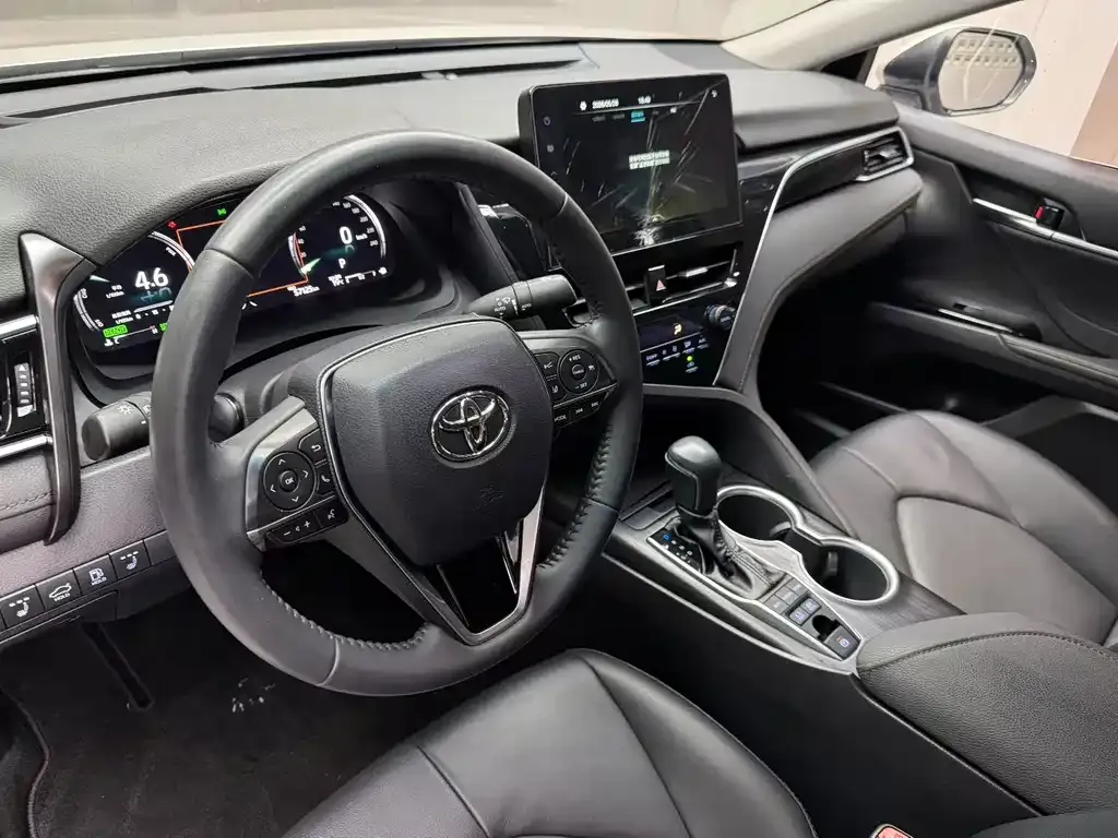 Toyota Camry — фото 9