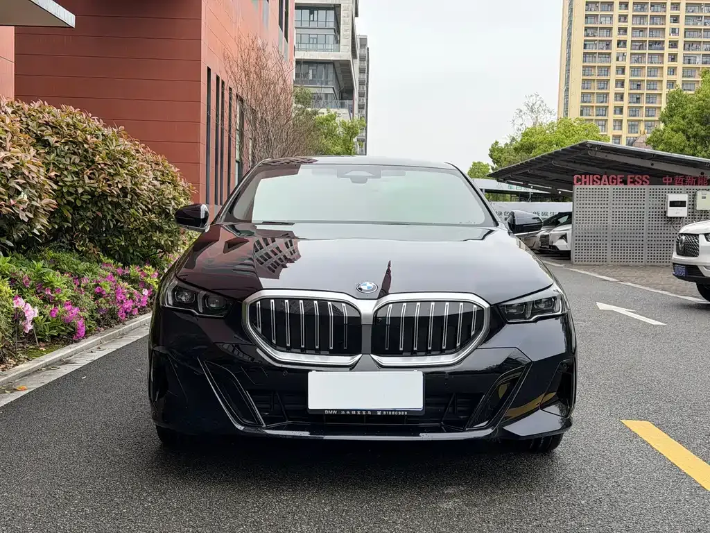 BMW 5 Series — фото 10