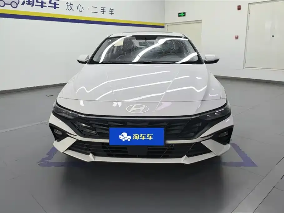 Hyundai Elantra — фото 2