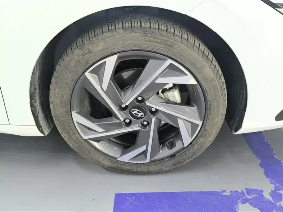 Hyundai Elantra — фото 4