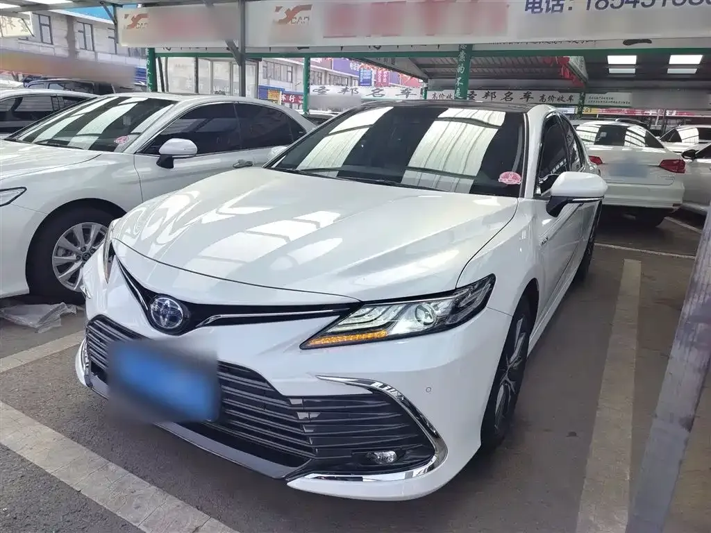 Toyota Camry — фото 4